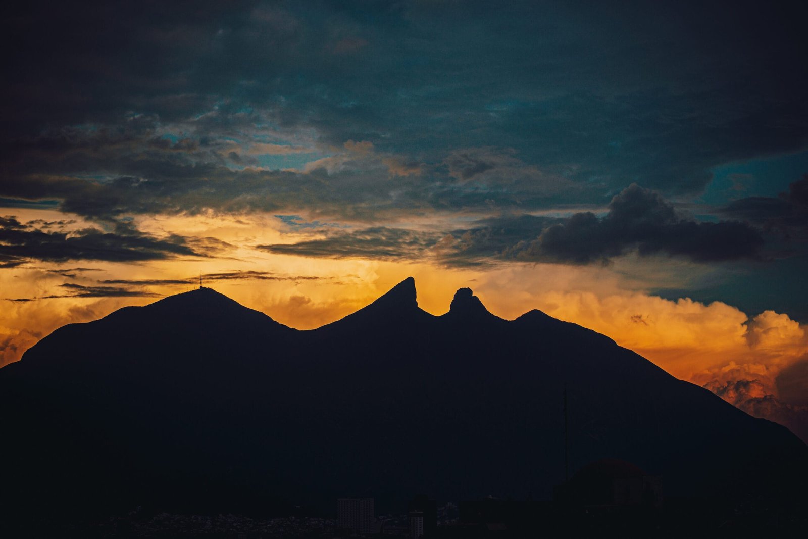 Agencia SEO | Keycode Agencia Digital Vista del Cerro de la Silla en Monterrey, destacando la ubicación local de una agencia SEO en Monterrey especializada. Agencia SEO en Monterrey-Keycode