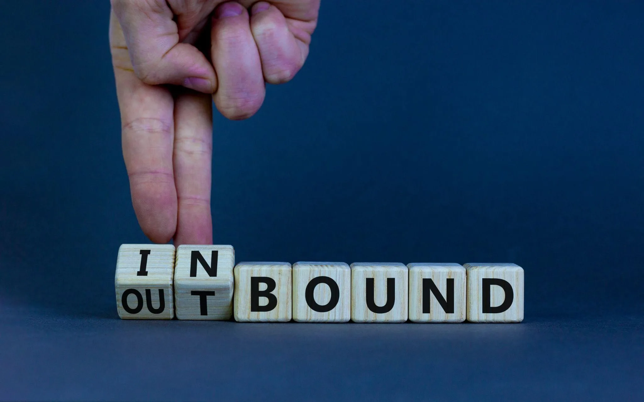 Inbound Marketing vs Outbound Marketing: Estrategias para el Éxito en 2025 Inbound Marketing vs Outbound Marketing: Estrategias para el Éxito en 2025 - Keycode Agencia Digital