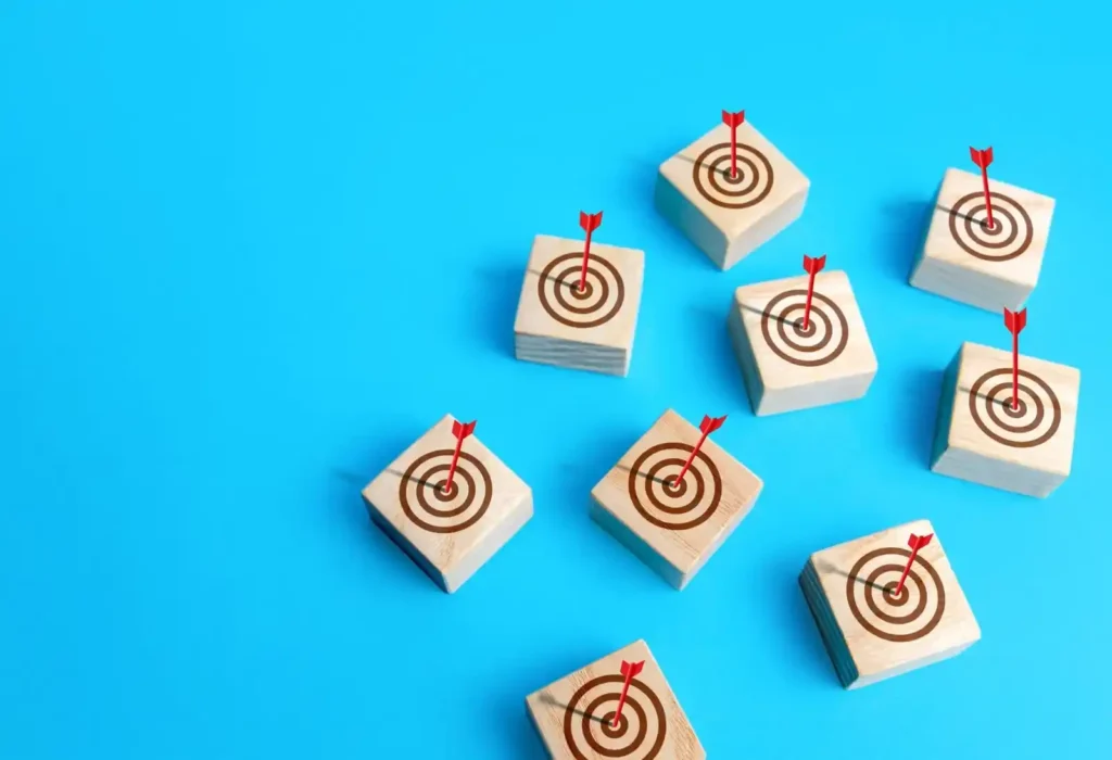 SEM: Cómo la IA y la personalización transformarán el futuro del marketing digital Each target is hit by an arrow scaled 5 11zon - Keycode Agencia Digital