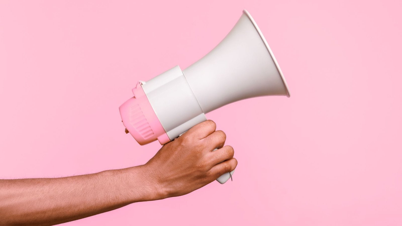 Publicidad digital vs Tradicional: ¿Cuál es realmente la mejor inversión para tu negocio? Imagen Principal - Keycode Agencia Digital